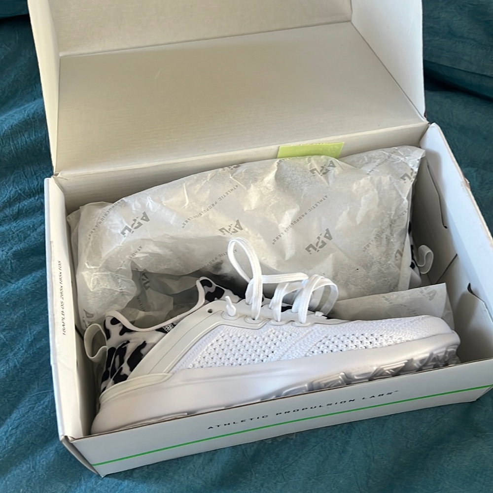 APL Women's TechLoom Tracer
 White / Leopard